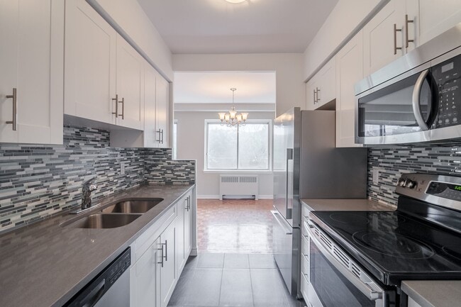 Building Photo - 4555 Av. Bonavista Unit 606