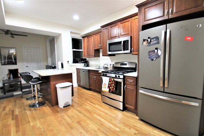Building Photo - 1029 Tremont St Unit 2 Rental