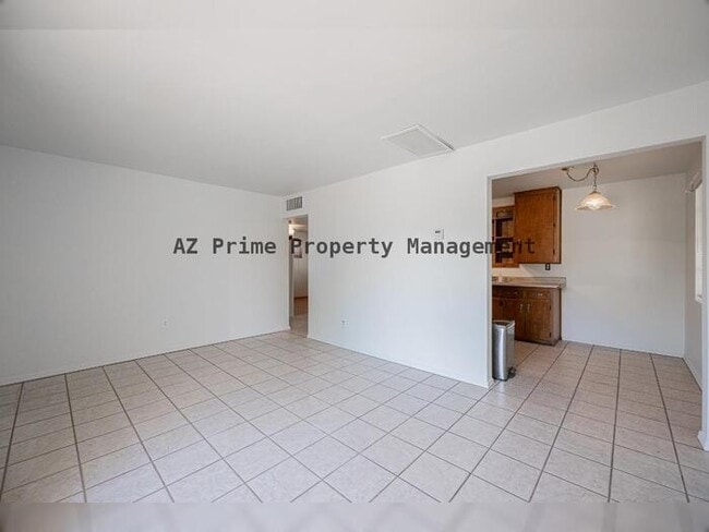 Photo - 9430 N 11th Pl
