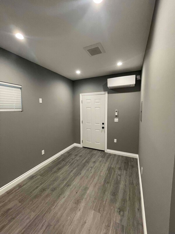 Photo - 15944 Los Alimos St