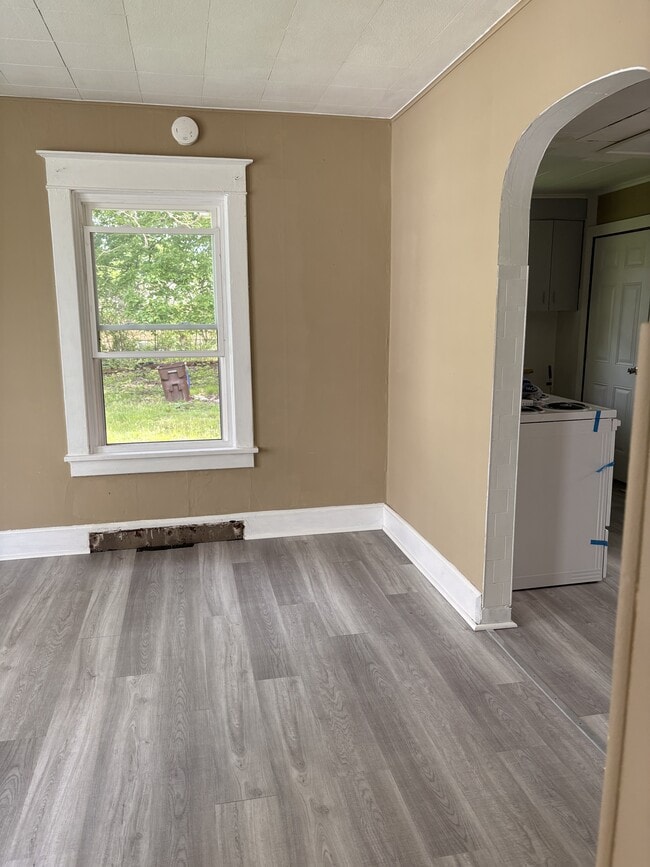 Photo - 285 Malleable St