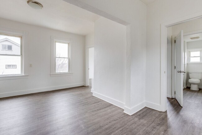 Building Photo - 440 Hays Ave Unit Third Floor Apt 3