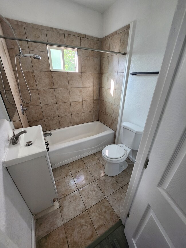 Photo - 416 W 5th St
