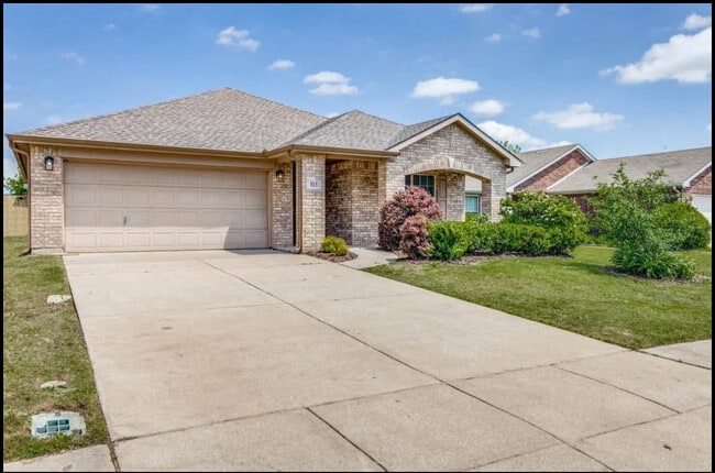 Photo - 513 Creekside Dr House