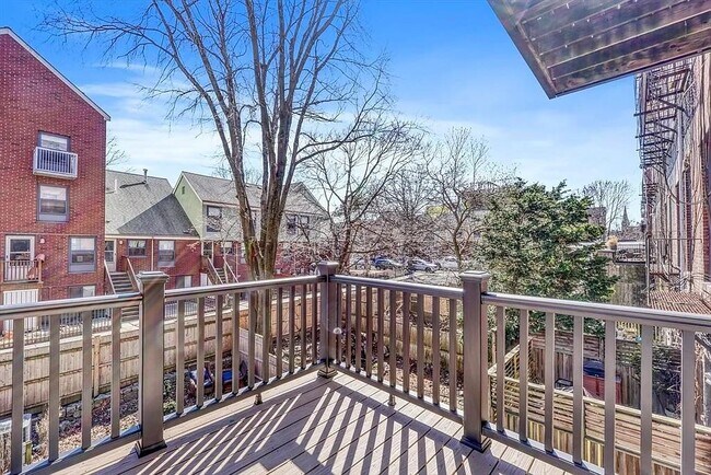 Photo - 654 Tremont St