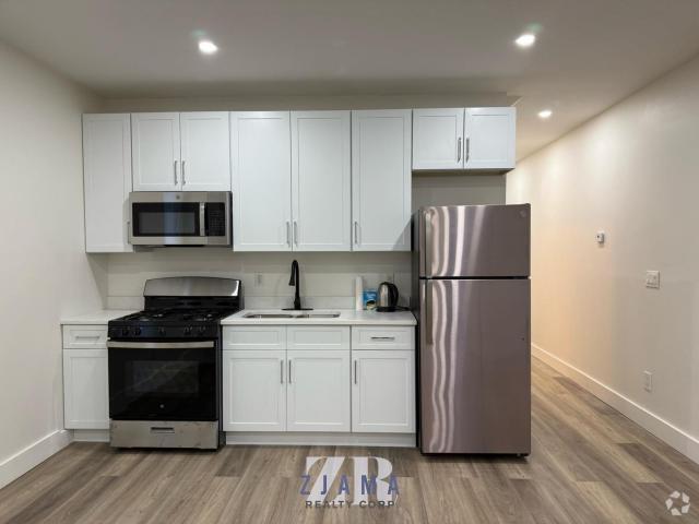 Building Photo - 2 bedroom in BROOKLYN NY 11203 Unit 1 Rental