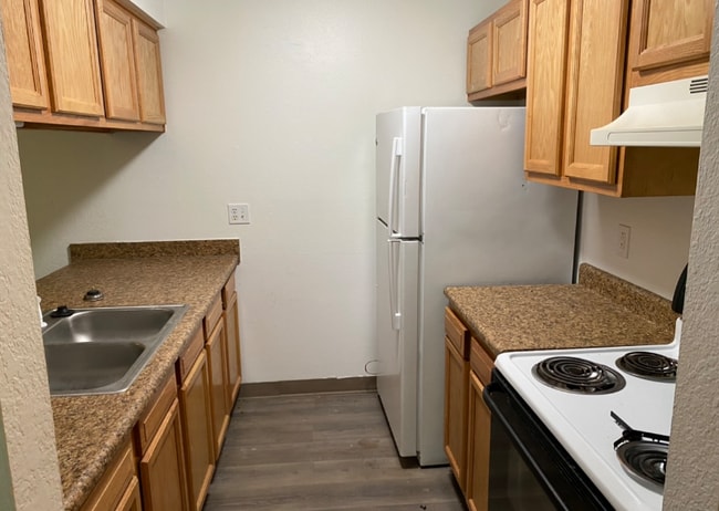 Photo - 580 N Main St