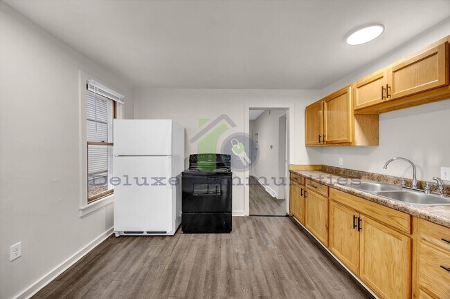 Photo - Spacious 4 Bedroom- Whole Home!