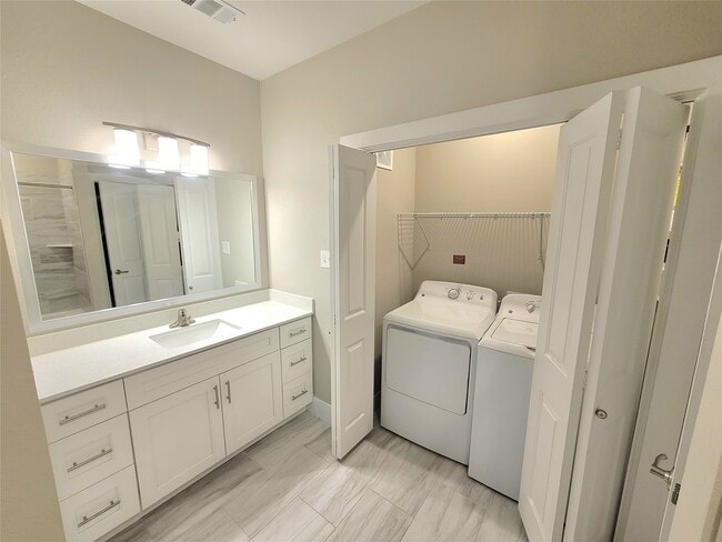 Building Photo - 1620 Oak Tree Dr Unit 2302 Rental