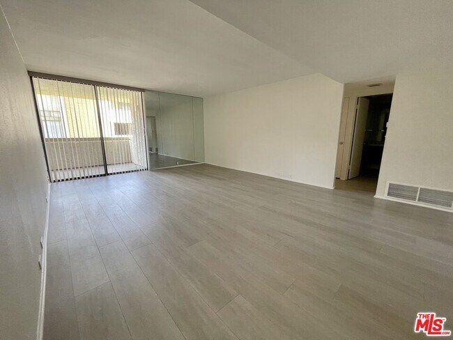 Photo - 261 E La Verne Way Unit L