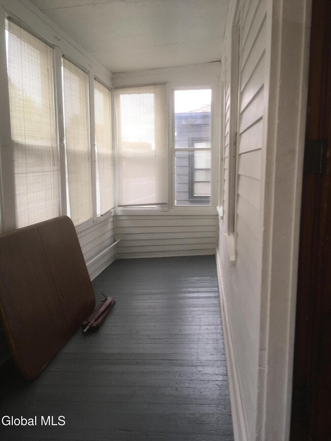 Photo - 307 Broadway