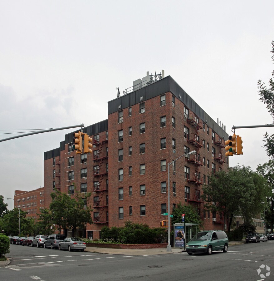 Photo - 164-10 84th Ave