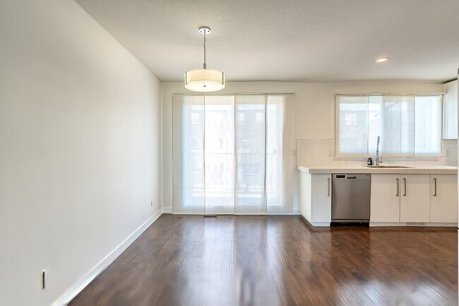 Photo - 1530 Bayside Ave SW
