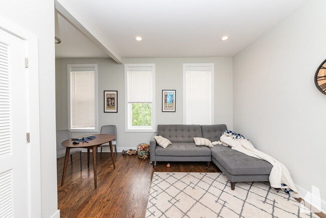 Photo - 2145 W Webster Ave Unidad 3