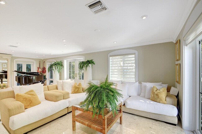 Photo - 714 S Atlantic Dr