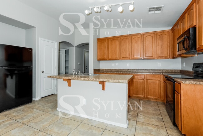 Photo - Lease today! No extra charge for contentme...