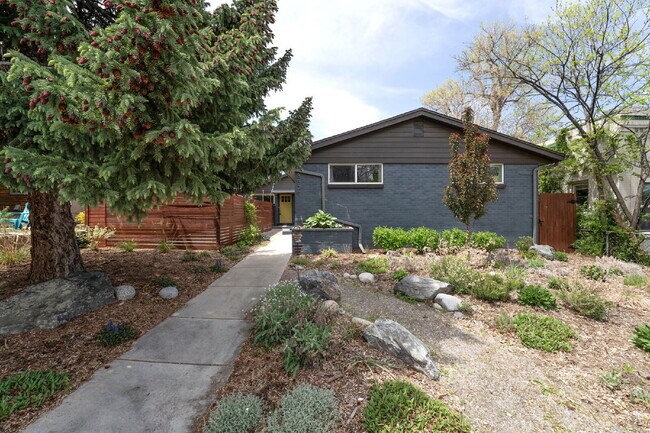 Photo - Beautiful 2-Bedroom Duplex with Granite Countertops & Hardwood Floors in the Heart of Denver!