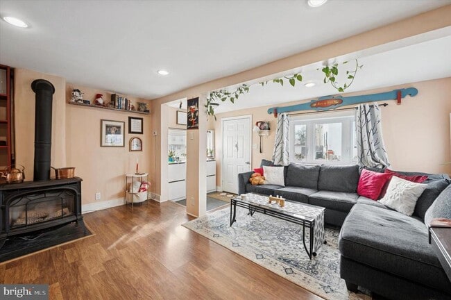 Photo - 407 Emerald St