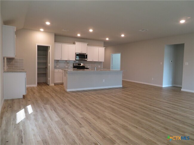 Photo - 554 Blue Stem Rd