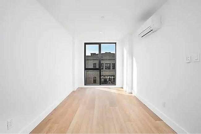 Photo - 23-33 Astoria Blvd