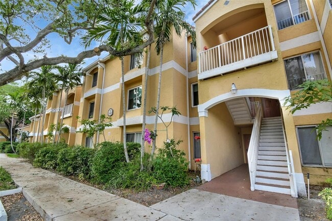 Building Photo - 2445 NW 33rd St Unit 1410