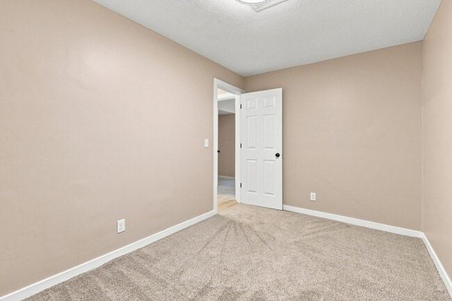 Photo - 350 Skyline Dr