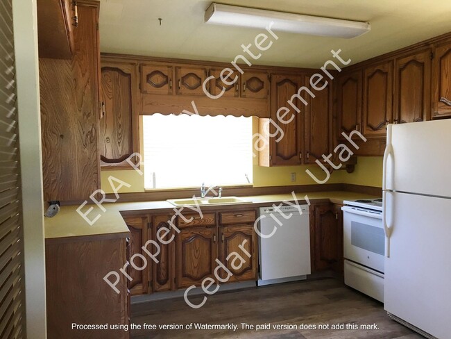 Photo - 4 bed - 2 bath Charming single family home walking distance to everything!