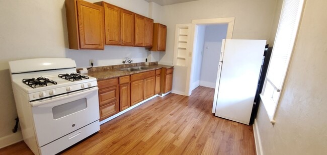 Photo - 332 S Webster Ave Unit Apt. 1