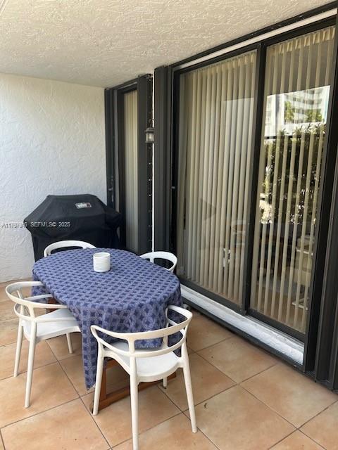 Photo - 425 Grapetree Dr