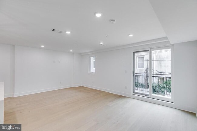 Building Photo - 705 S 19th St Unit 4