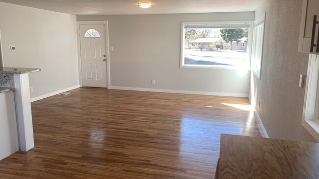 Photo - 2615 Meadowlark Ln