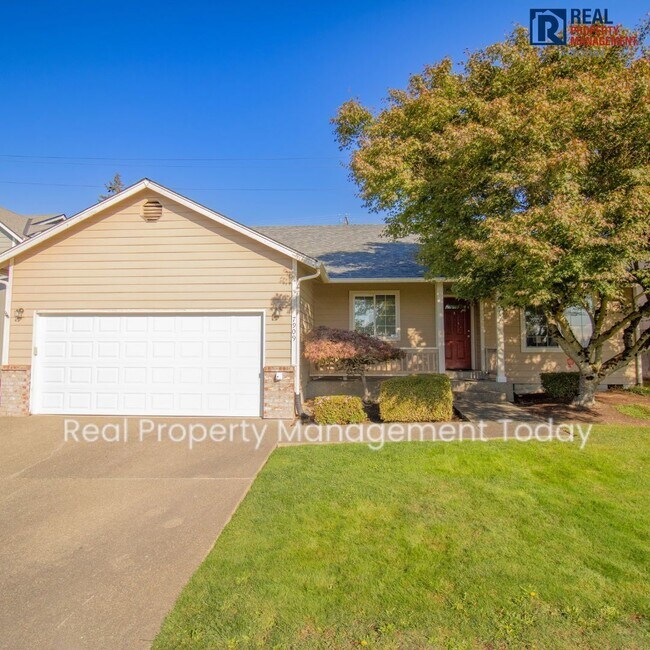 3 Bedroom 2 Bathroom House with Garage + L... House Rental in