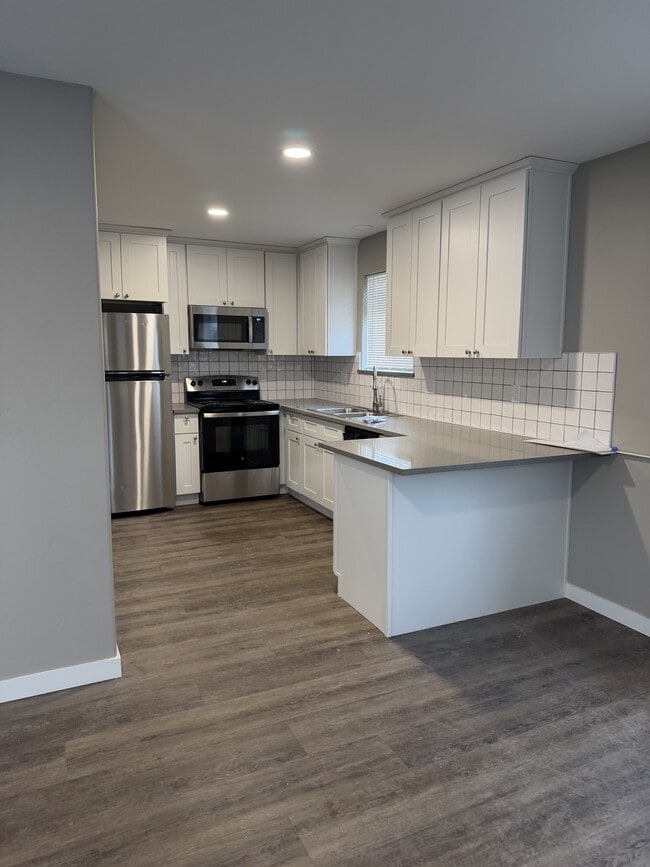 Photo - 1525 Baker St NE