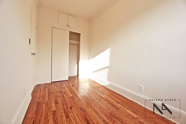 Photo - 898 Union St