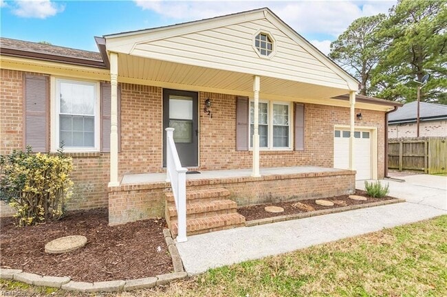 Photo - 821 Gene Crescent