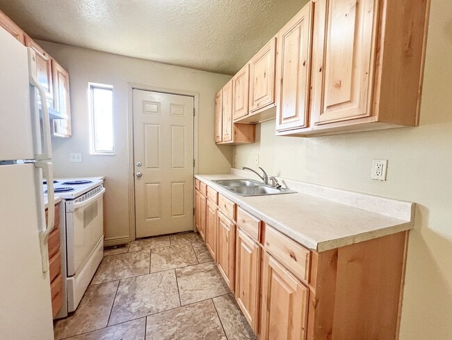 Photo - Spacious 3 Beds 1 Bath Townhouse Unit APT 2