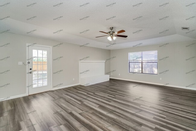 Photo - 806 Clover Ln