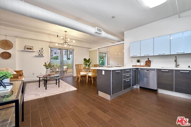 Building Photo - 645 W 9th St Unit 242 Rental