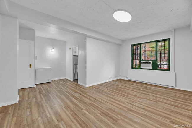 7 Metropolitan Oval Unit ME