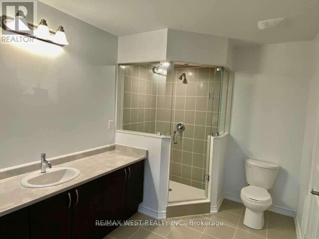 Photo - 256 Ridley Cres