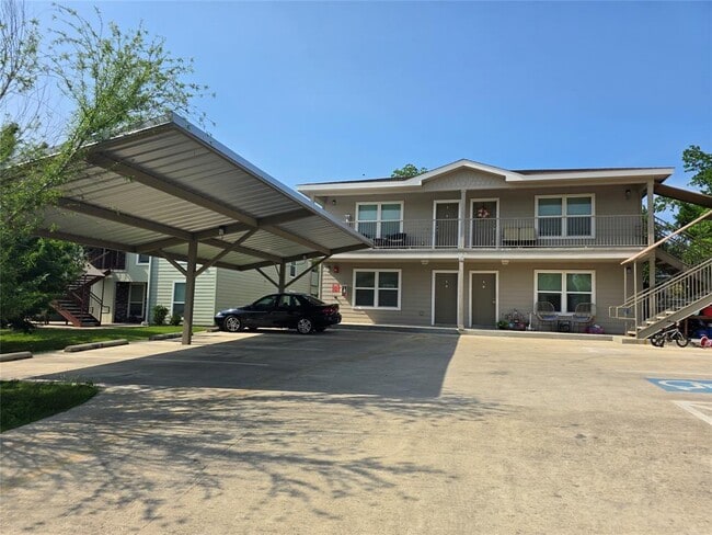 Building Photo - 702 W 6th St