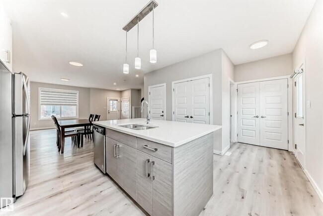 Photo - 6536 Chappelle Vis S W