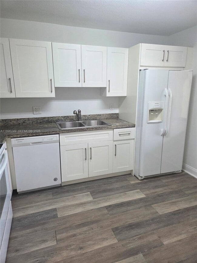 Building Photo - 307 Lakeview Dr Unit 202