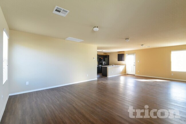 Photo - 9735 Marbach Gdn