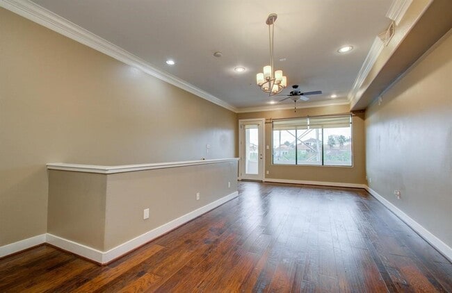 Building Photo - 510 Lovett Blvd Unit 308 Rental