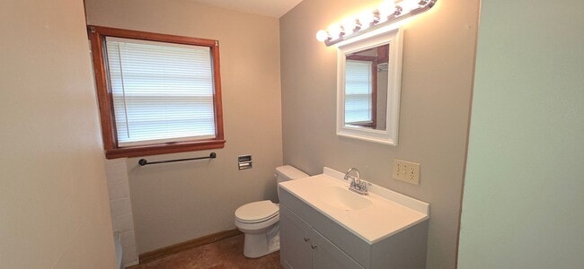Photo - 3 Bedroom 2 Bath Carthage Stone Beauty! $1195