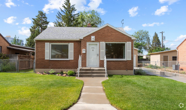 Building Photo - Freshly Renovated 3 Bed 2 Bath Home!