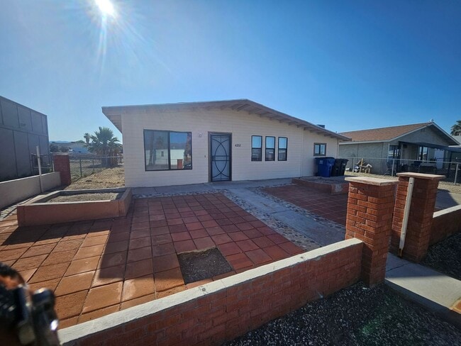 4 BEDROOM HOUSE in Fort Mohave. - 4 BEDROOM HOUSE in Fort Mohave.