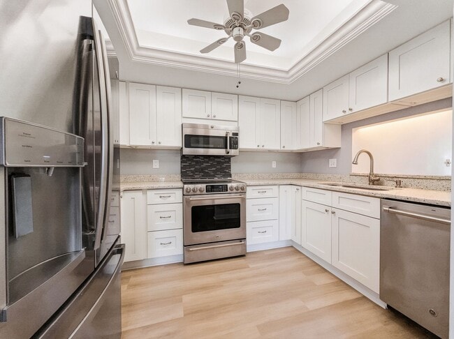 Building Photo - 2 bed 2 bath annual rental *** First floor condo *** Kings Lake Community