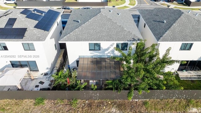 Photo - 275 NW 13th Pl